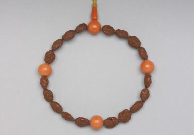 图片[3]-Bracelet of date kernel beads with carvings of immortals (with round box inlaid with gold-and-silver filigree), Qing dynasty (1644-1911)-China Archive